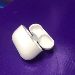 AirPods Pro, CHARGING CASE ONLY